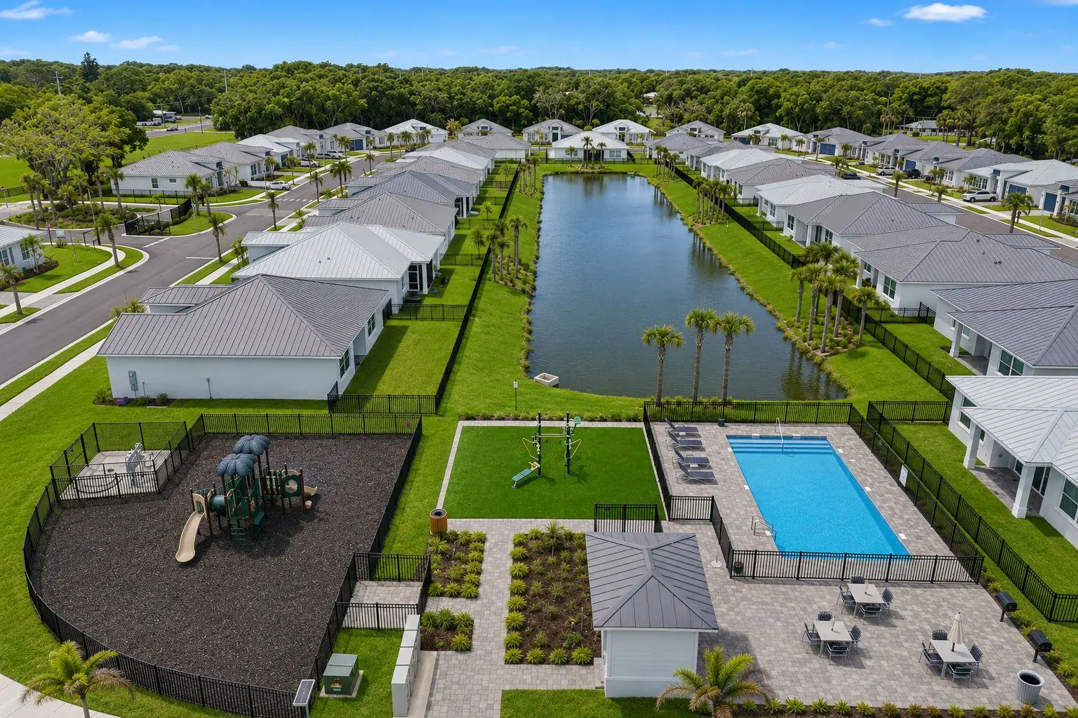 Oleander Oaks pool, playground, outdoor gym and lake from above