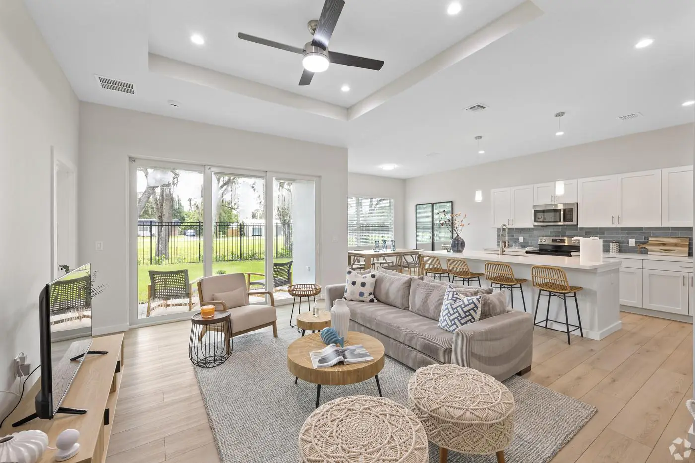 Oleander Oaks open living area and kitchen